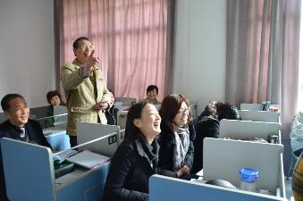 侃侃而谈
