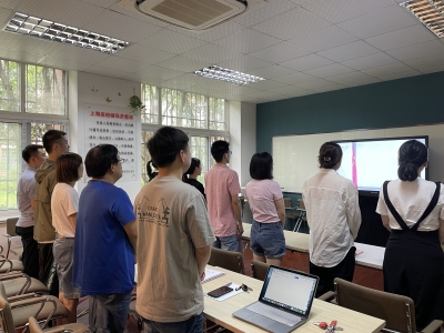 行政二支部教师收看直播-3 行政二支部教师收看直播-3