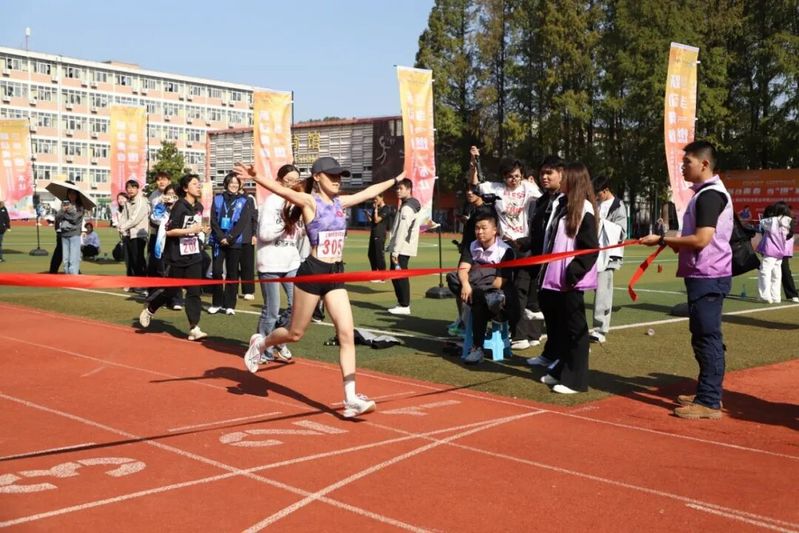 多图来袭！运动会进度条正在载入...